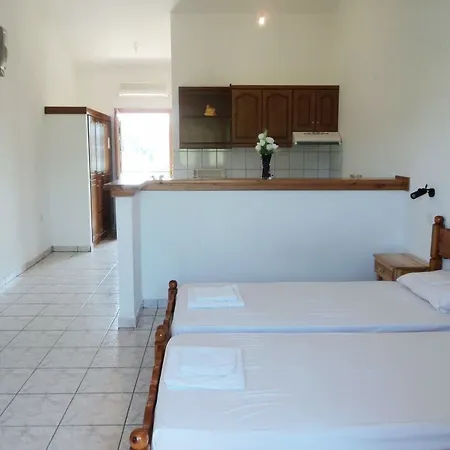 Faethon Hotel de apartamente Karousadhes (Avliotes)